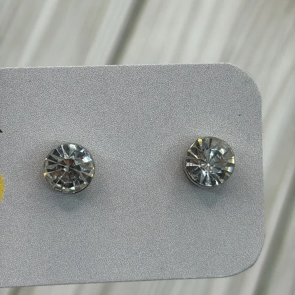Elegant Silver Stud Earrings - Picture 6 of 8
